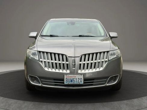 Used 2010 Lincoln MKT AWD image 5