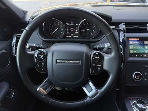 Used 2020 Land Rover Discovery SE AWD/4WD image 23