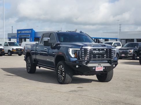 Used 2024 GMC Sierra 2500 Denali Ultimate AWD/4WD image 3