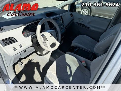 Used 2011 Toyota Sienna LE image 26