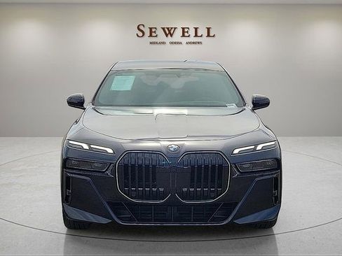 Used 2025 BMW 740i RWD image 8
