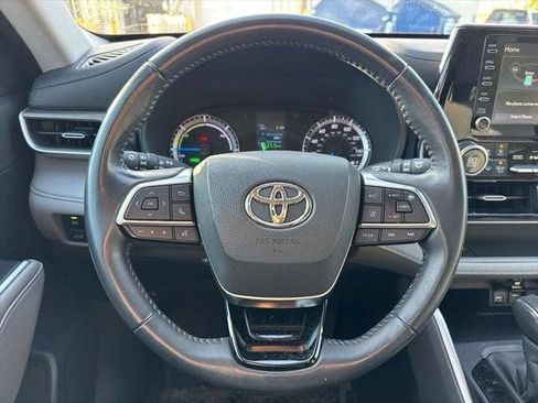 Used 2020 Toyota Highlander LE AWD/4WD image 42