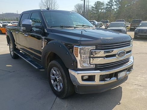 Used 2019 Ford F250 Lariat w/ Chrome Package image 3