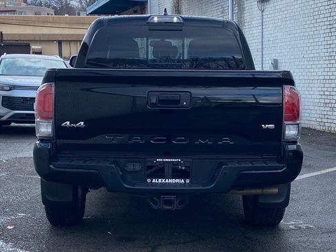 Used 2017 Toyota Tacoma Limited image 4