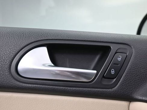 Used 2017 Volkswagen Tiguan S image 12