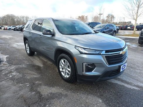 Used 2023 Chevrolet Traverse LS image 5