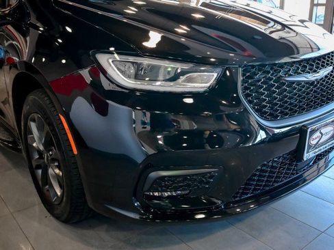 Used 2021 Chrysler Pacifica Touring-L w/ S Appearance Package image 10