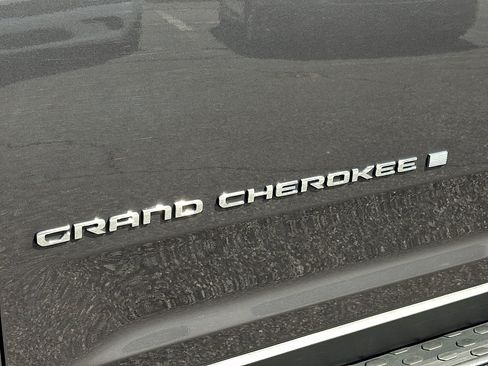 Certified 2022 Jeep Grand Cherokee L Limited AWD/4WD image 32