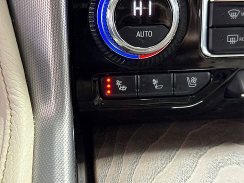 Used 2022 GMC Yukon Denali image 35