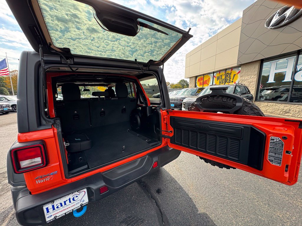 Used 2023 Jeep Wrangler Unlimited w/ Convenience Group AWD/4WD image 22