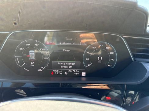 Used 2020 Audi e-tron Prestige w/ Prestige Package image 12