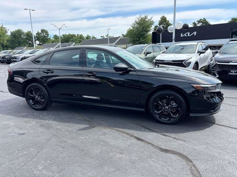 Used 2025 Honda Accord SE image 6