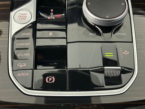 Used 2025 BMW X7 xDrive40i w/ M Sport Package AWD/4WD image 28