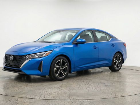 Used 2025 Nissan Sentra SV image 3