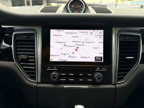 Used 2018 Porsche Macan Sport Edition AWD/4WD image 34