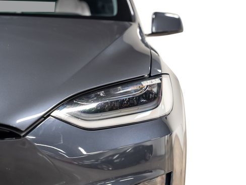 Used 2023 Tesla Model X Plaid image 9