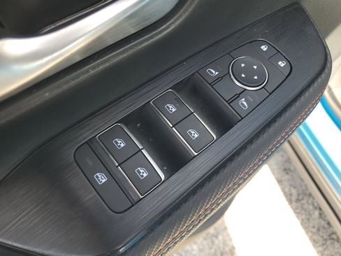 Certified 2025 Nissan Kicks SR FWD image 11