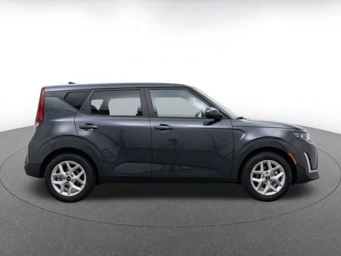 Used 2025 Kia Soul LX w/ LX Technology Package FWD image 10