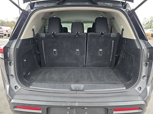 Used 2022 Nissan Pathfinder SV image 16