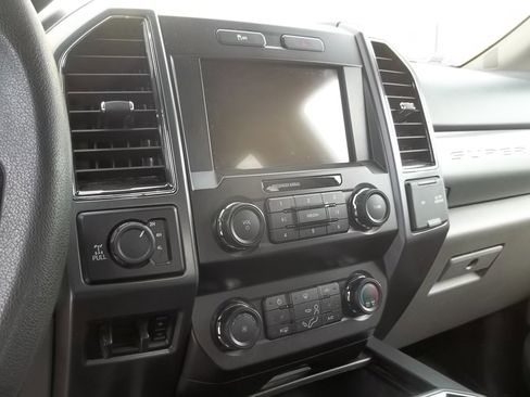 Used 2022 Ford F350 XLT w/ XLT Premium Package image 9