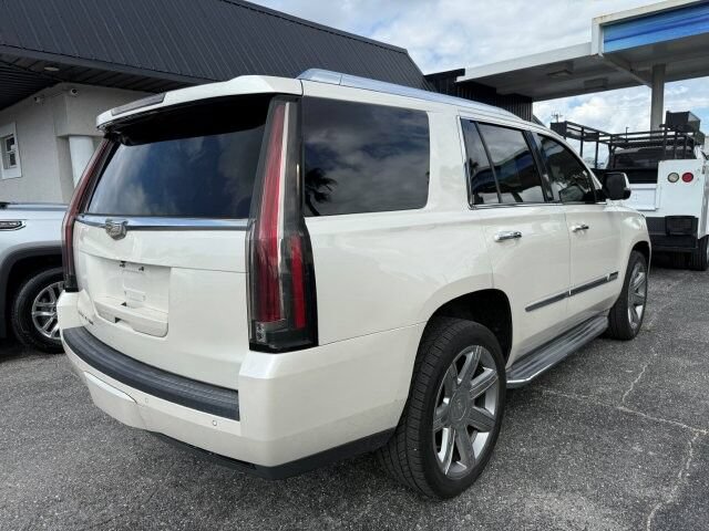 Used 2015 Cadillac Escalade Luxury RWD image 5