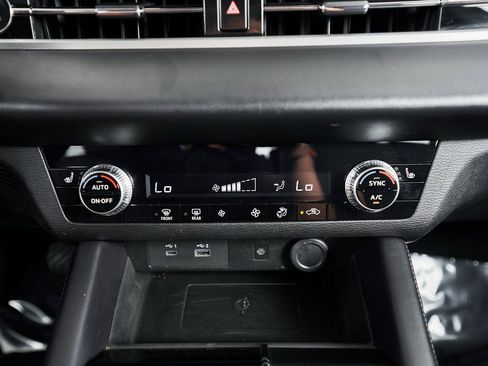 Used 2024 Mitsubishi Outlander SE image 52