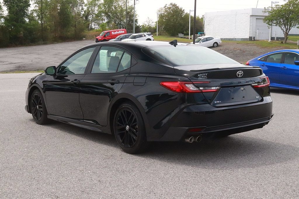 Used 2025 Toyota Camry SE FWD image 5
