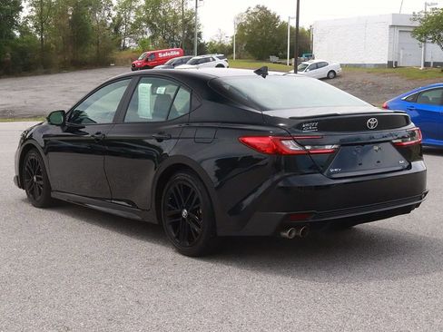 Used 2025 Toyota Camry SE image 5