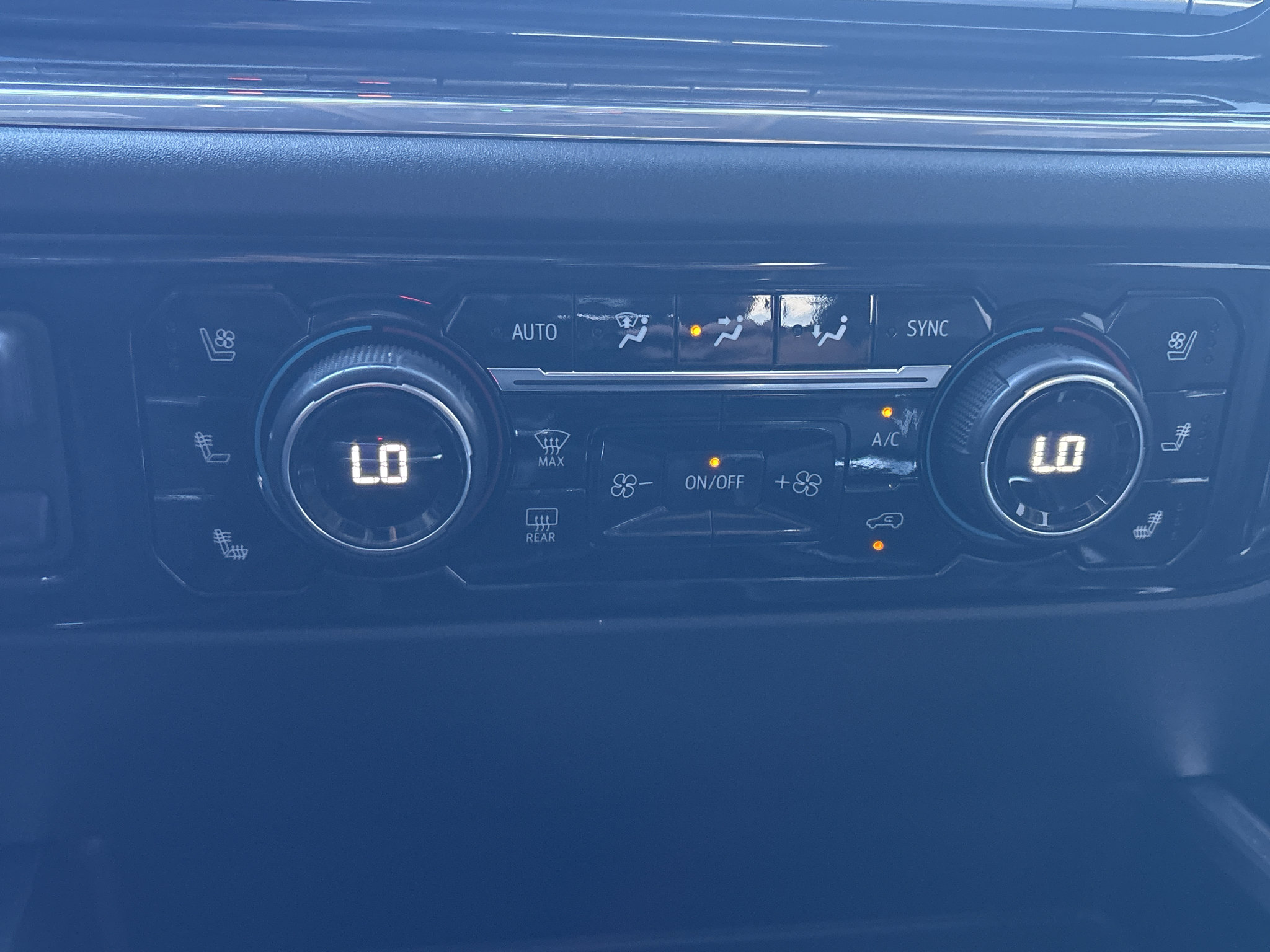 Used 2024 Chevrolet Silverado 1500 LTZ w/ LTZ Convenience Package II AWD/4WD image 25
