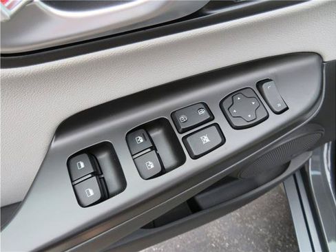Used 2023 Hyundai Kona Limited w/ Cargo Package FWD image 12