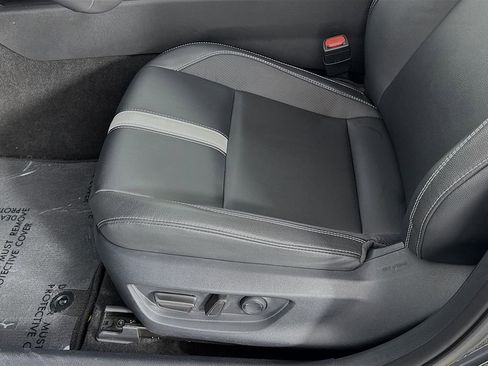 Used 2025 Toyota Camry SE image 23