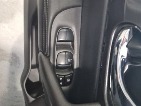 Used 2020 Nissan Rogue SV AWD/4WD image 11