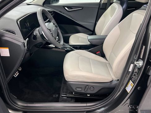Used 2023 Kia Niro EX Touring image 17