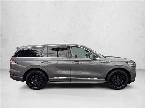 Used 2022 Lincoln Aviator Reserve w/ Equipment Group 201A AWD/4WD image 4