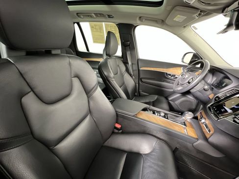 Used 2021 Volvo XC90 T6 Momentum w/ Protection Package Premier image 24