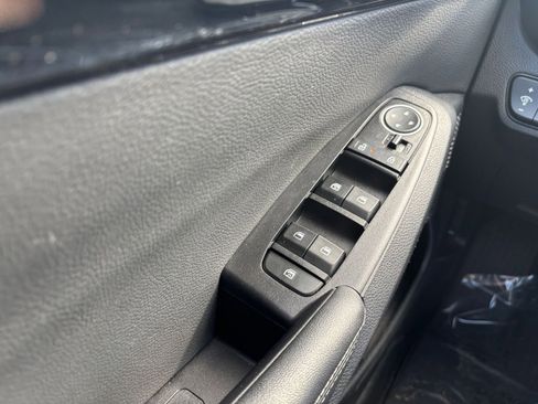 Used 2025 Kia Seltos S image 18