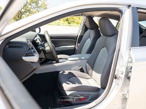 Used 2020 Toyota Camry LE image 12