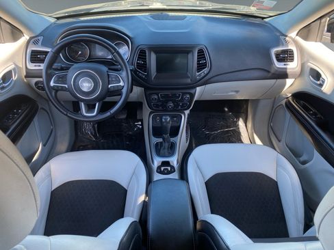 Used 2020 Jeep Compass Latitude FWD image 10