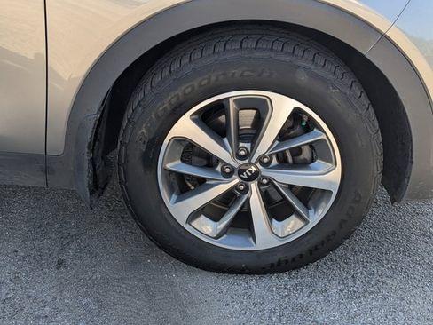 Used 2019 Kia Sorento EX image 11