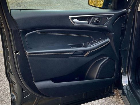 Used 2024 Ford Edge Titanium image 18