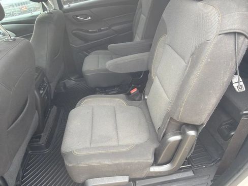 Used 2020 Chevrolet Traverse LT FWD image 13