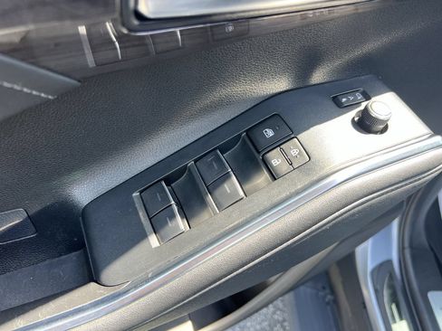 Used 2023 Toyota Highlander Limited FWD image 15