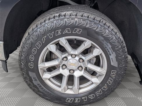 Used 2022 Chevrolet Silverado 1500 LT w/ Protection Package AWD/4WD image 11