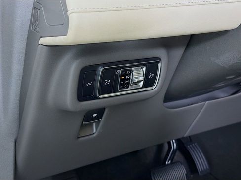 Used 2024 Lincoln Nautilus Premier image 12