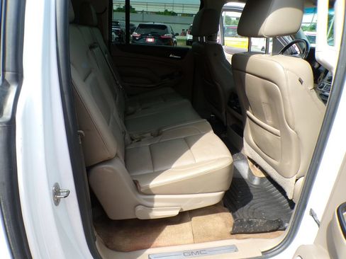 Used 2015 GMC Yukon XL SLT w/ Open Road Package AWD/4WD image 26