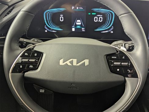 New 2026 Kia Niro EX image 17