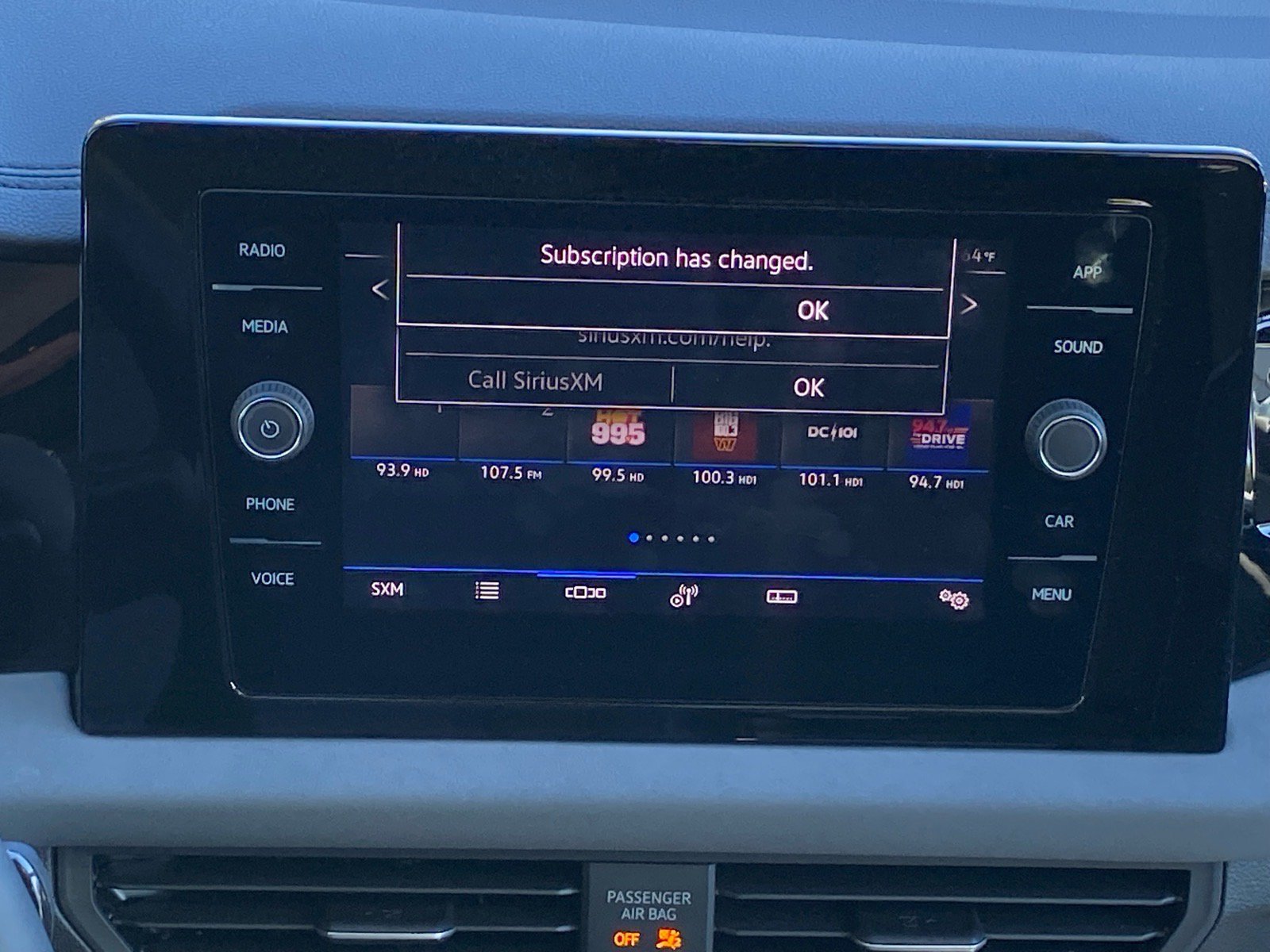 Certified 2025 Volkswagen Jetta SE w/ Sunroof Package FWD image 9