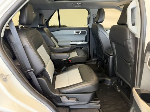 Used 2022 Ford Explorer XLT w/ Equipment Group 202A image 44
