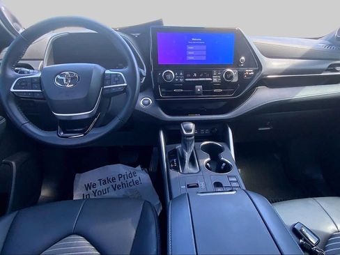 Used 2023 Toyota Highlander XSE FWD image 16