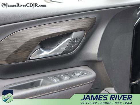 Used 2022 GMC Terrain SLE FWD image 21